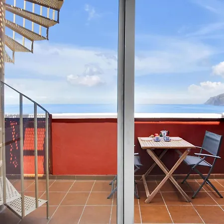 Apartament The Cliffs Penthouse, Huge Terrace, Bbq, Air Con Puerto de Santiago (Tenerife)